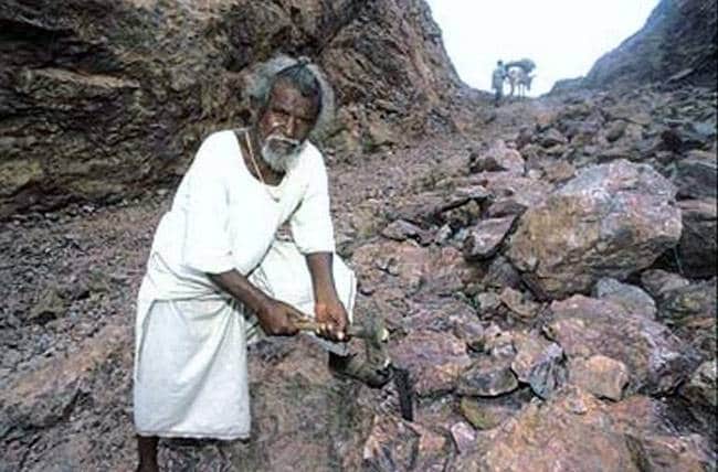 Dashrath Manjhi: Known As The 'Mountain Man Of India'